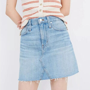 Madewell Rigid Denim A-Line Mini Skirt in Lovell Wash in Size 31.